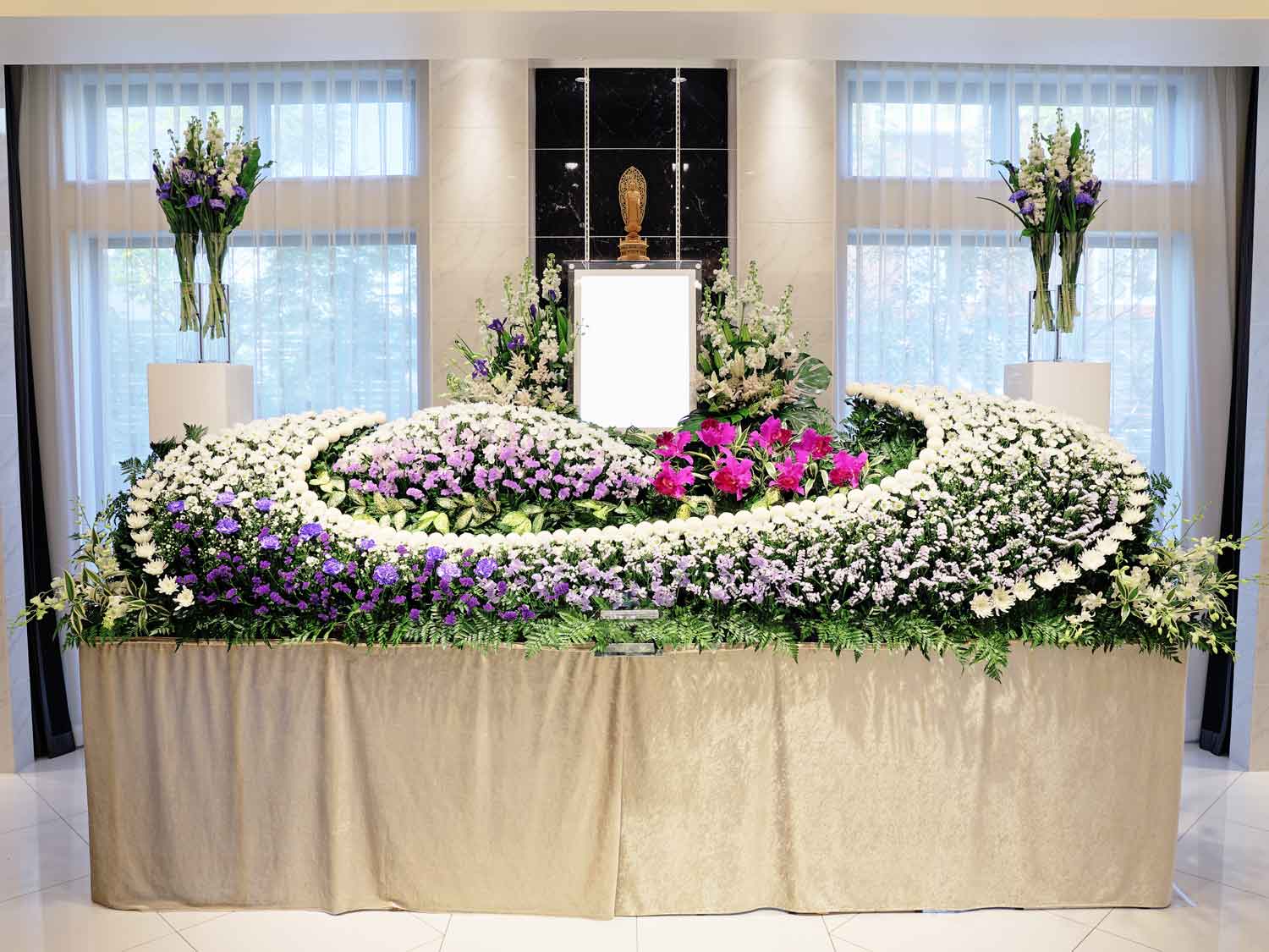 生花祭壇プランについてのご案内 公式 西田葬儀社ー昭和区 瑞穂区 南区で家族葬 生花祭壇プランについてのご案内 公式 西田葬儀社ー昭和区 瑞穂区 南区で家族葬